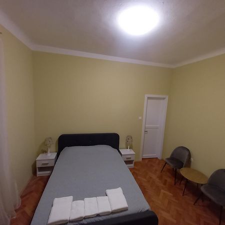 Oskar Amphitheater Apartments And Rooms With Free Parking بولا الغرفة الصورة