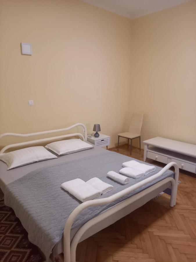 Oskar Amphitheater Apartments And Rooms With Free Parking بولا الغرفة الصورة