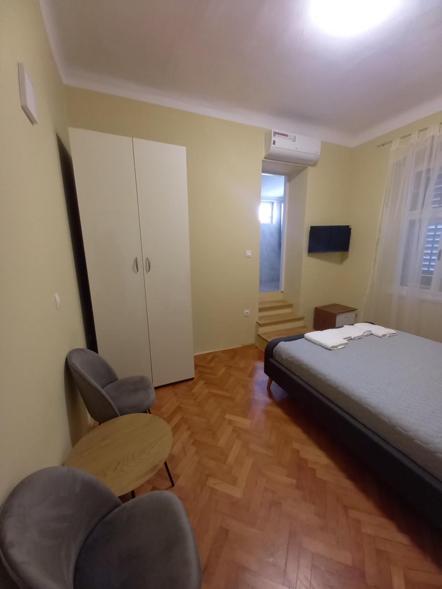 Oskar Amphitheater Apartments And Rooms With Free Parking بولا الغرفة الصورة
