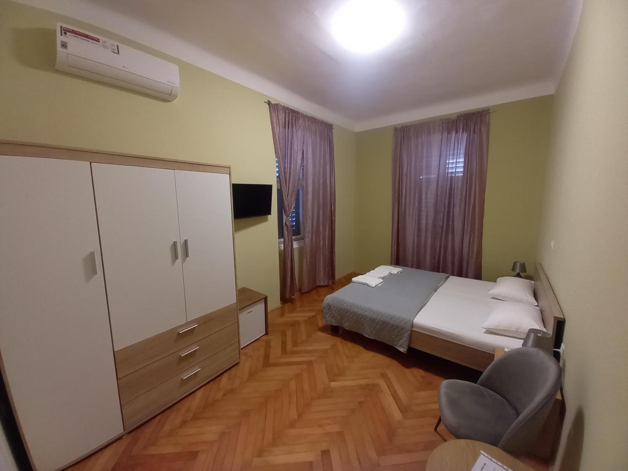 Oskar Amphitheater Apartments And Rooms With Free Parking بولا الغرفة الصورة