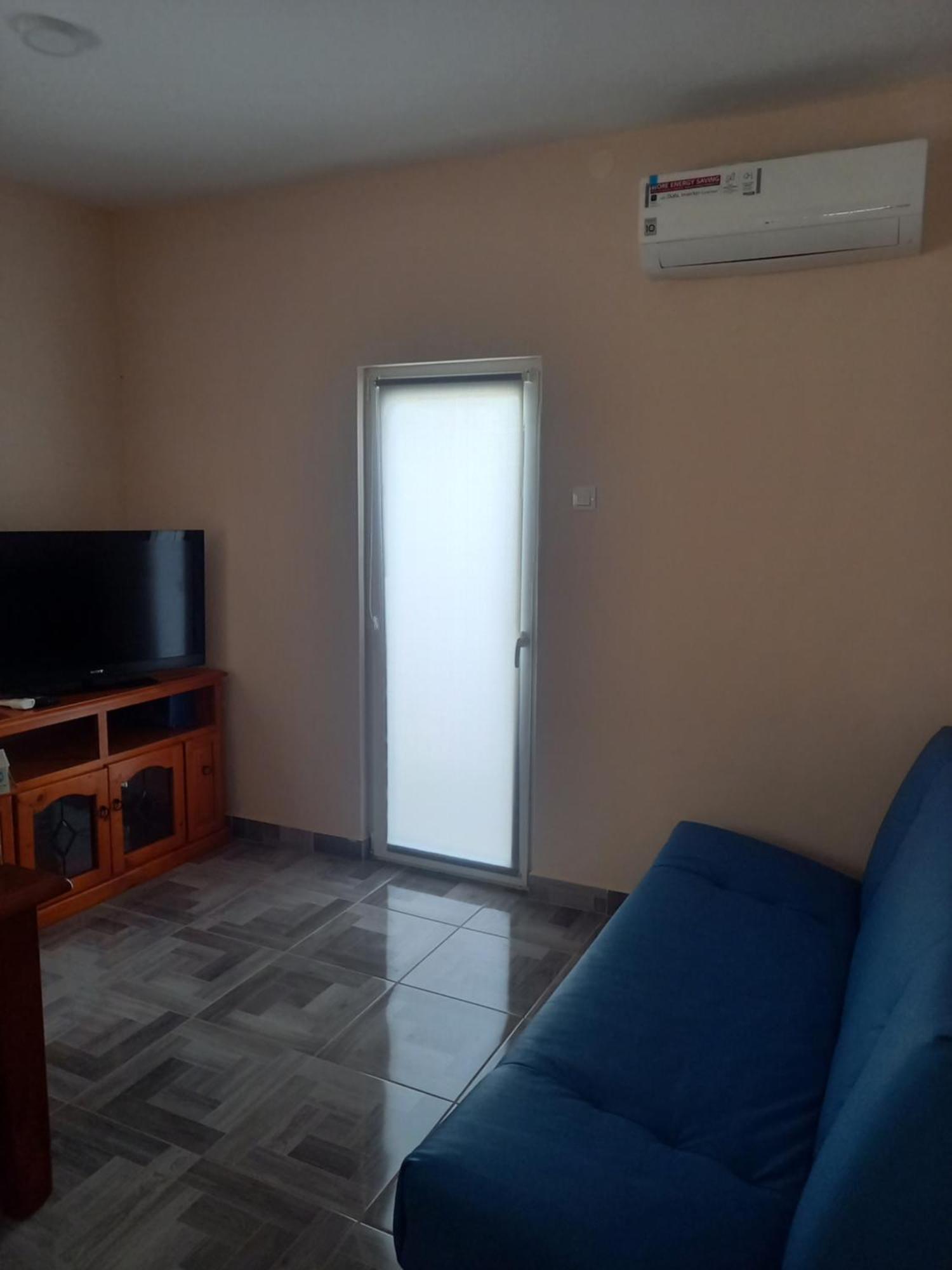 Oskar Amphitheater Apartments And Rooms With Free Parking بولا الغرفة الصورة