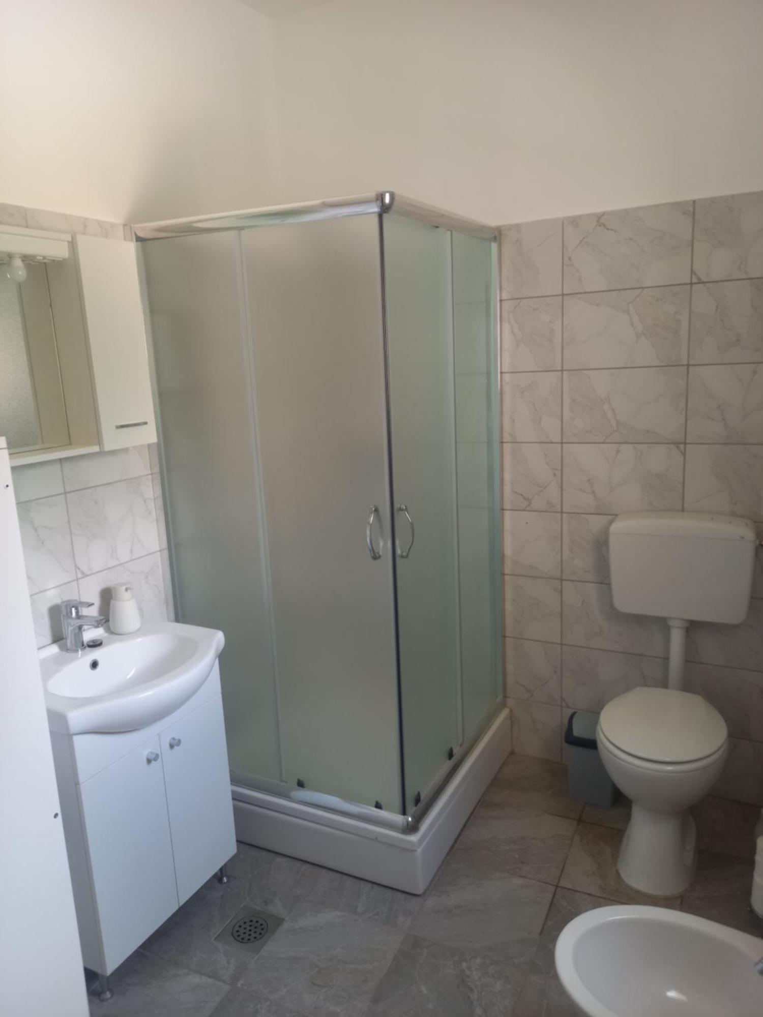 Oskar Amphitheater Apartments And Rooms With Free Parking بولا الغرفة الصورة