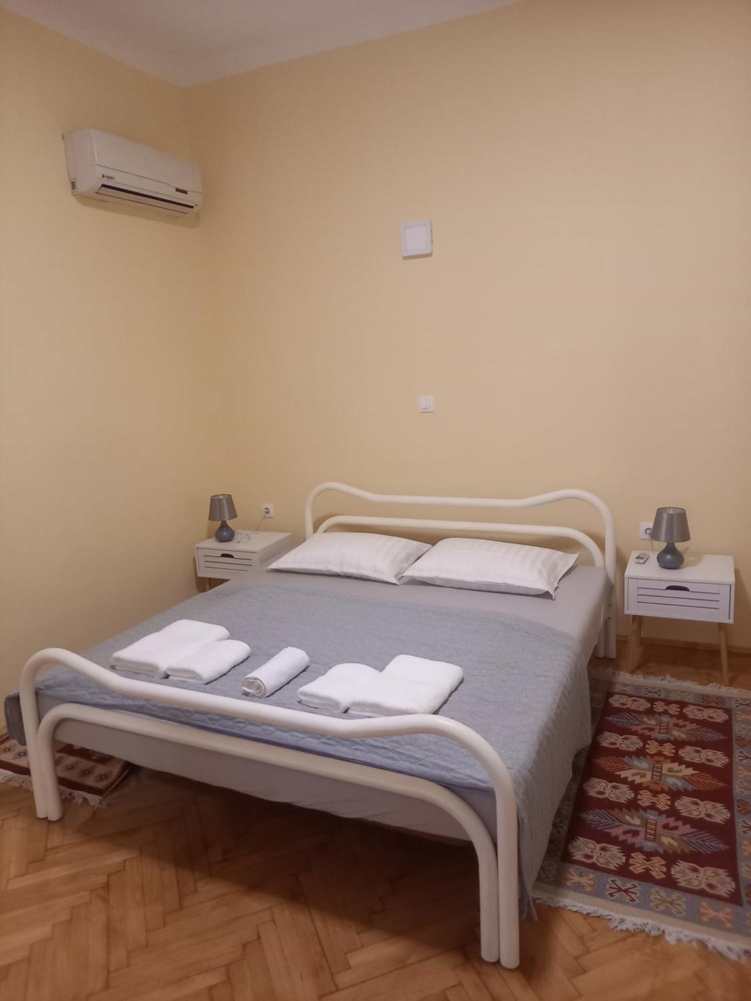 Oskar Amphitheater Apartments And Rooms With Free Parking بولا الغرفة الصورة